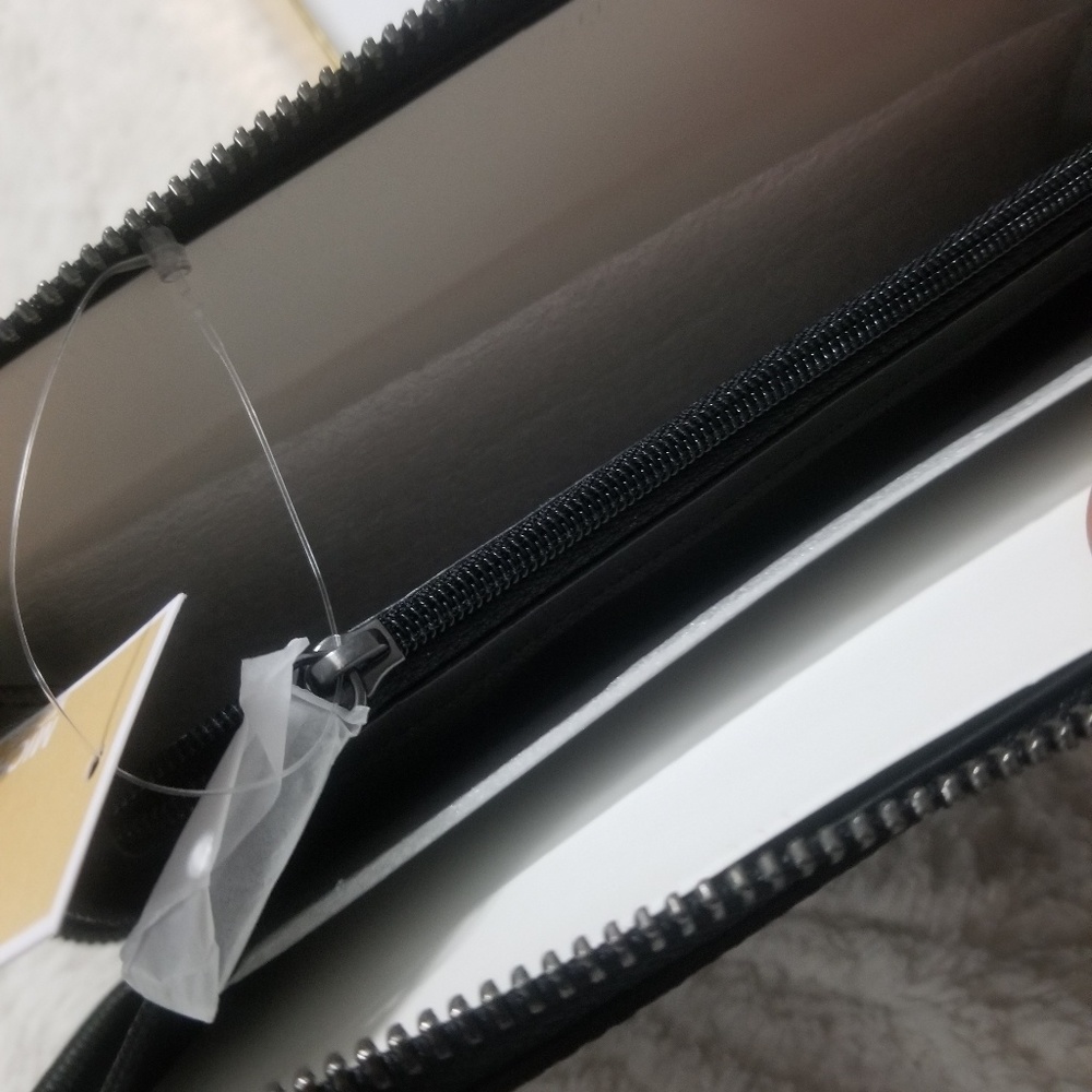 Michael Kors pebbled leather wallet - Picture 6 of 8